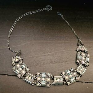 Elegant Silver Geometric Necklace with Aurora Stones Choker